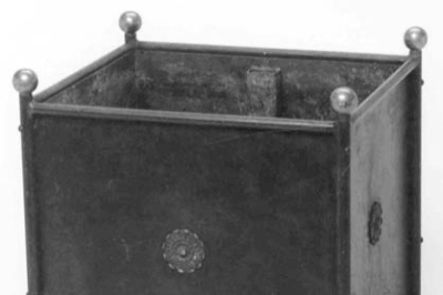 Pot en fer pour jardin Pot en fer pour jardin